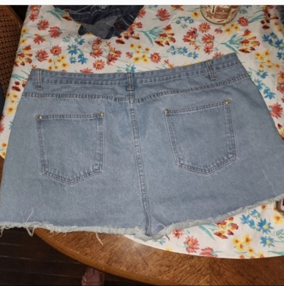Boohoo denim shorts size 18 - Picture 4 of 5